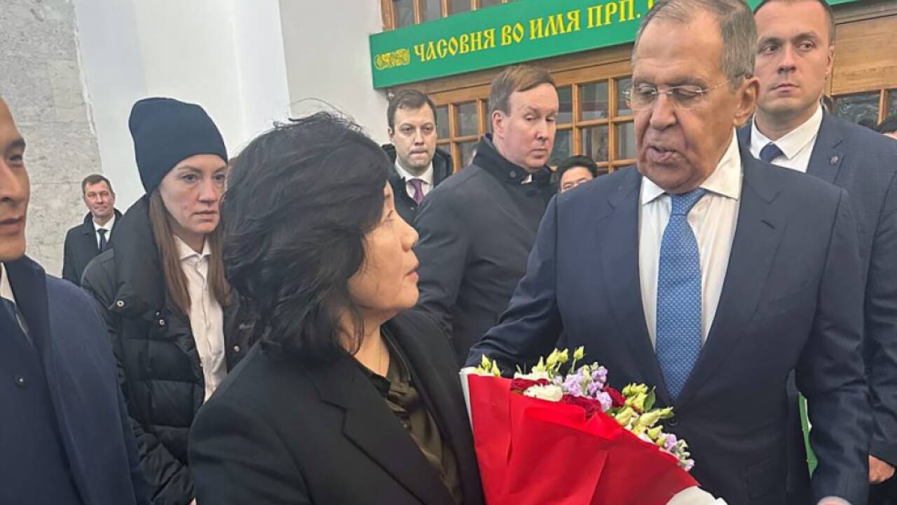 Außenministerin Choe Son-hu von Lawrow in Moskau begrüßt 