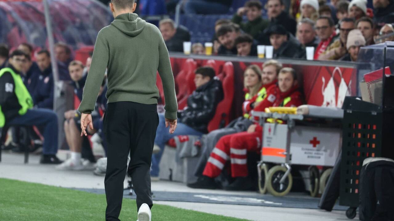 Trainer Pep Lijnders verschwand nach Gelb-Rot in den Stadionkatakomben. 