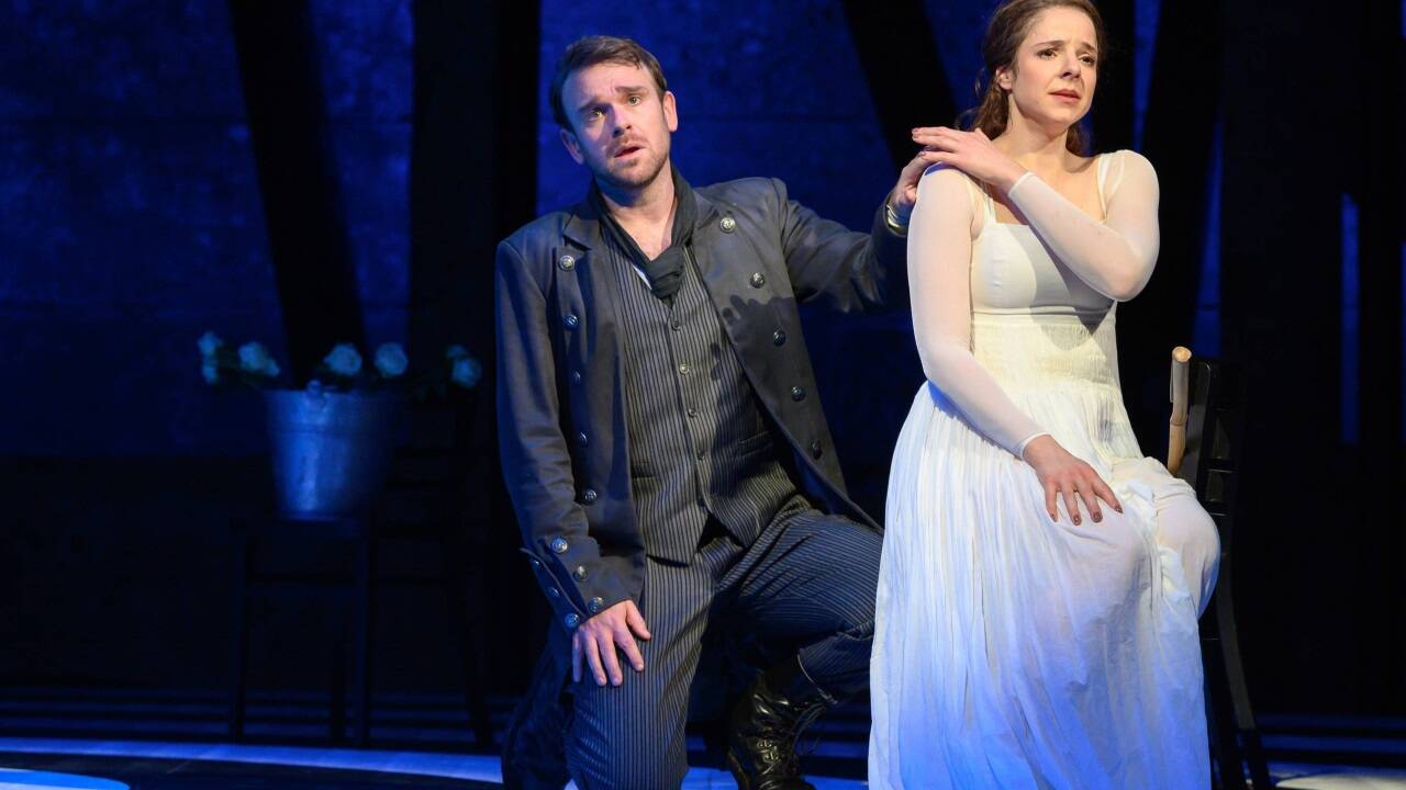 Luke Sinclair als Max, Athanasia Zöhrer als Agathe.  Luke Sinclair als Max, Athanasia Zöhrer als Agathe.