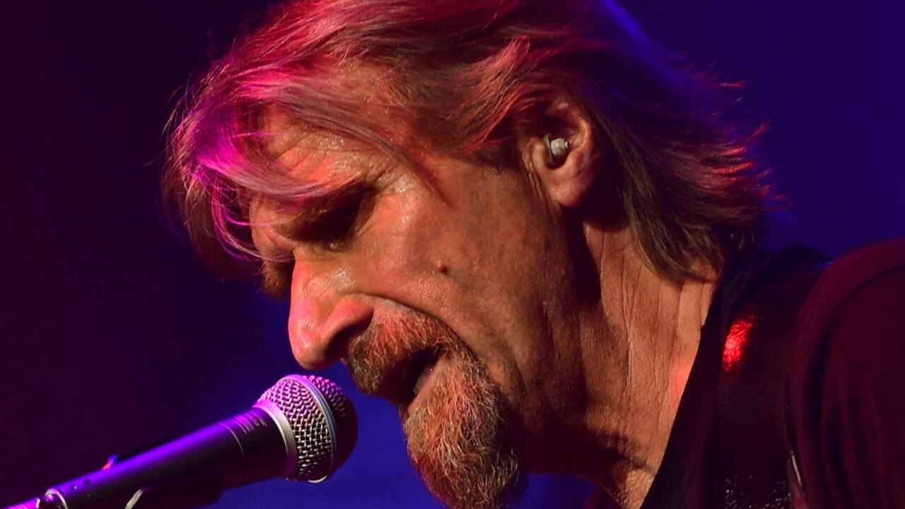 Tom Jelinek (Gitarre und Gesang). 