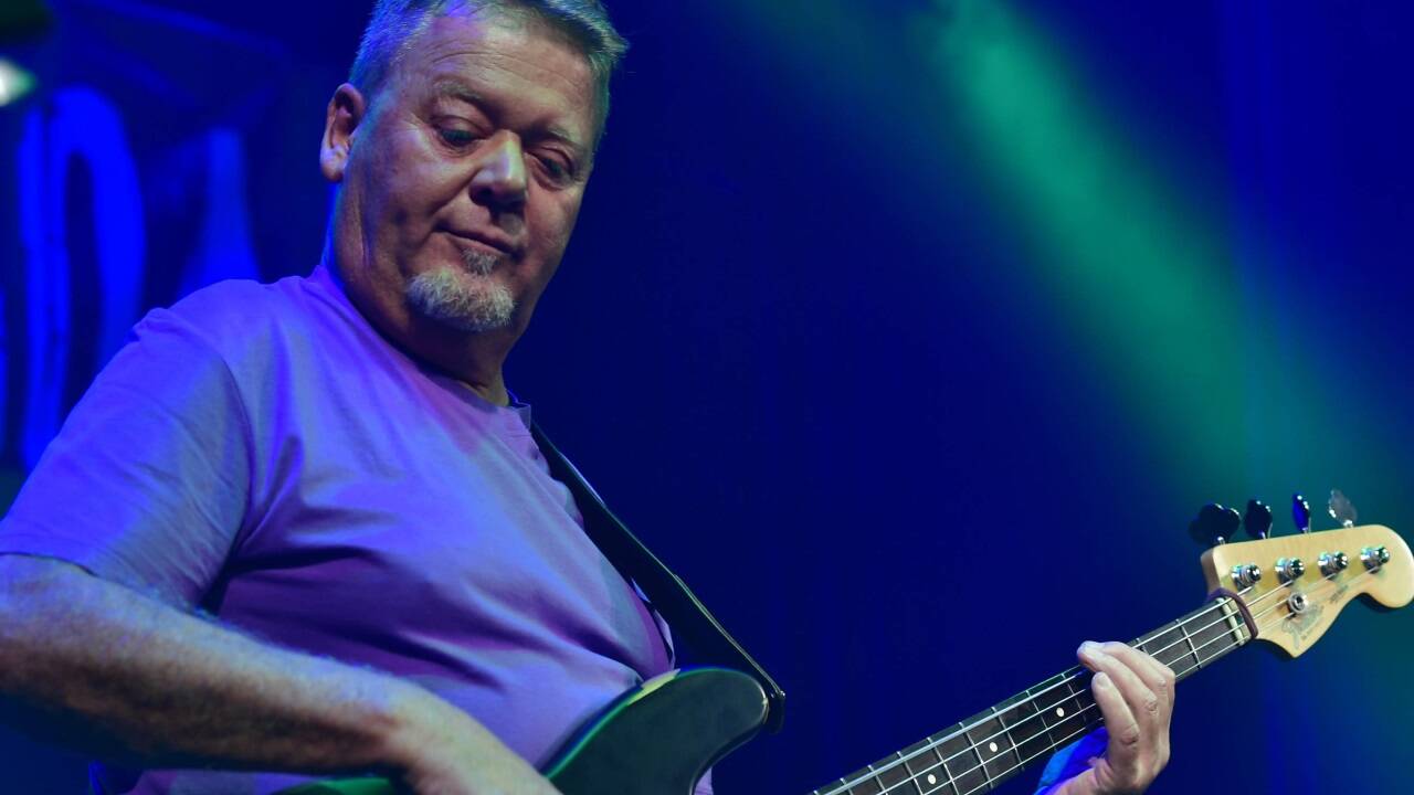 Charly Maier (Bass). 