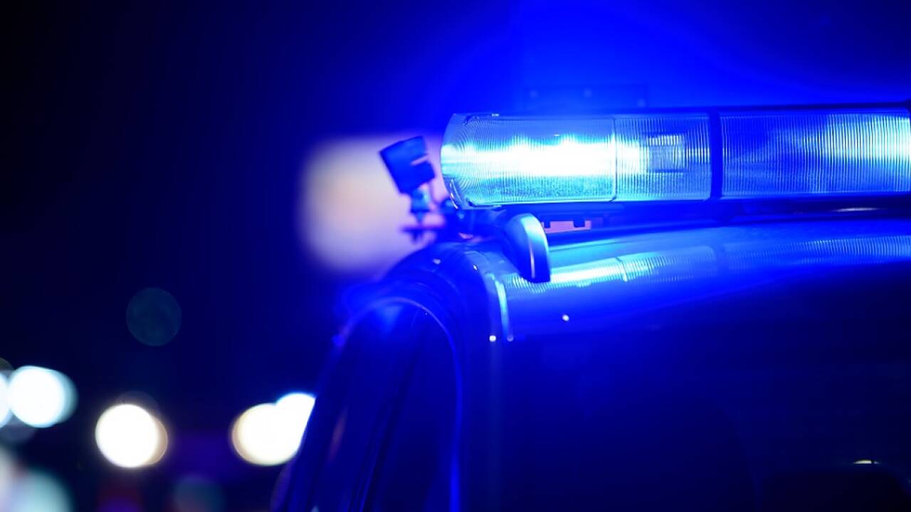 42-Jähriger schlug beim Eintreffen der Polizei immer noch auf Frau ein  42-Jähriger schlug beim Eintreffen der Polizei immer noch auf Frau ein