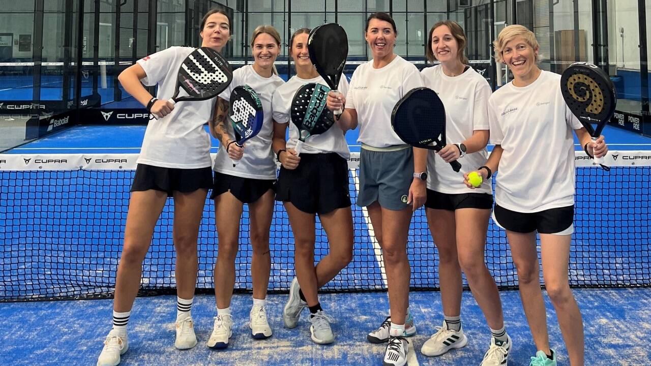 Salzburgs erstes Padel-Bundesligateam mit Maria Pessoa, Judith Mayer, Marlene Plank, Michaela Bartel, Anna Suman und Petra Reichensperger.  