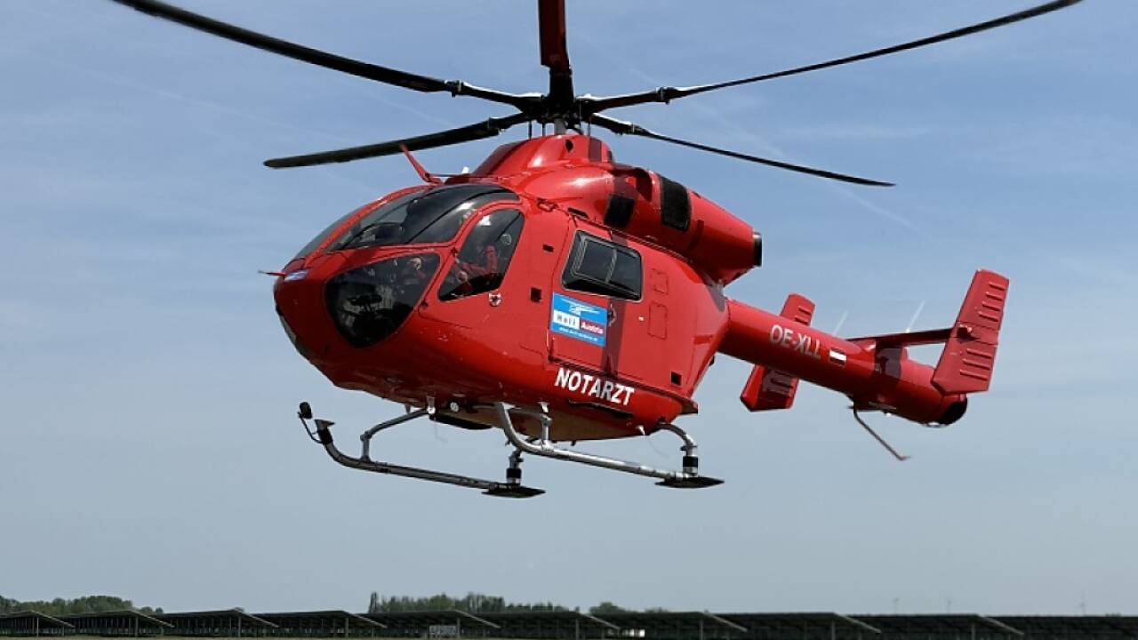 Per Notarzthubschrauber (Symbolbild) wurde der Verletzte ins Krankenhaus gebracht. Per Notarzthubschrauber (Symbolbild) wurde der Verletzte ins Krankenhaus gebracht.