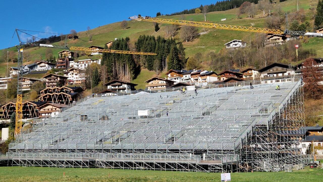 Für den Tribünenbau ist der ÖSV mit der „Austria SKI WM Großveranstaltungsges.m.b.H.“ zuständig. Der höchste Punkt wurde schon erreicht.  
