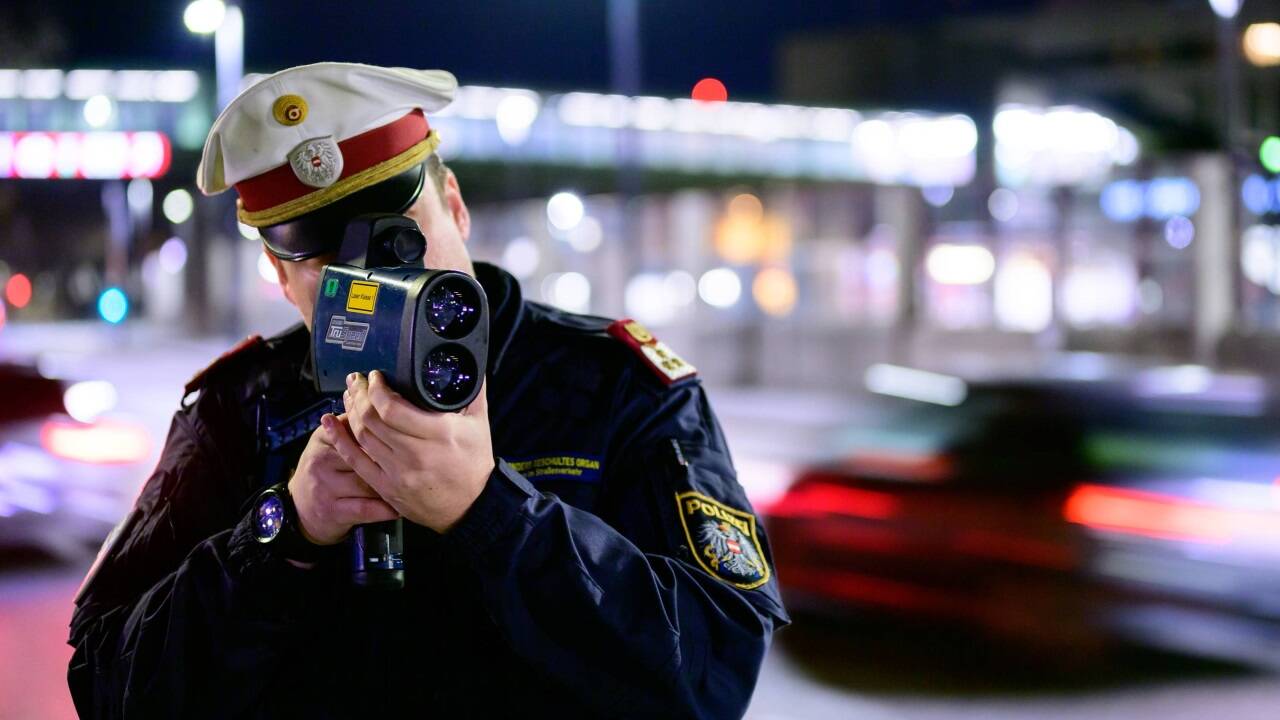 Die Polizei beschlagnahmt regelmäßig Fahrzeuge nach extremen Raserfahrten, Versteigerungen von solchen Fahrzeugen gab es noch kaum. Die Polizei beschlagnahmt regelmäßig Fahrzeuge nach extremen Raserfahrten, Versteigerungen von solchen Fahrzeugen gab es noch kaum.