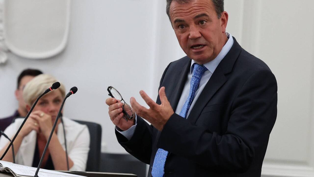 Für Pflege in den Gemeinden steht weniger Geld zur Verfügung. Landesrat Pewny steht dafür in der Kritik. Für Pflege in den Gemeinden steht weniger Geld zur Verfügung. Landesrat Pewny steht dafür in der Kritik.