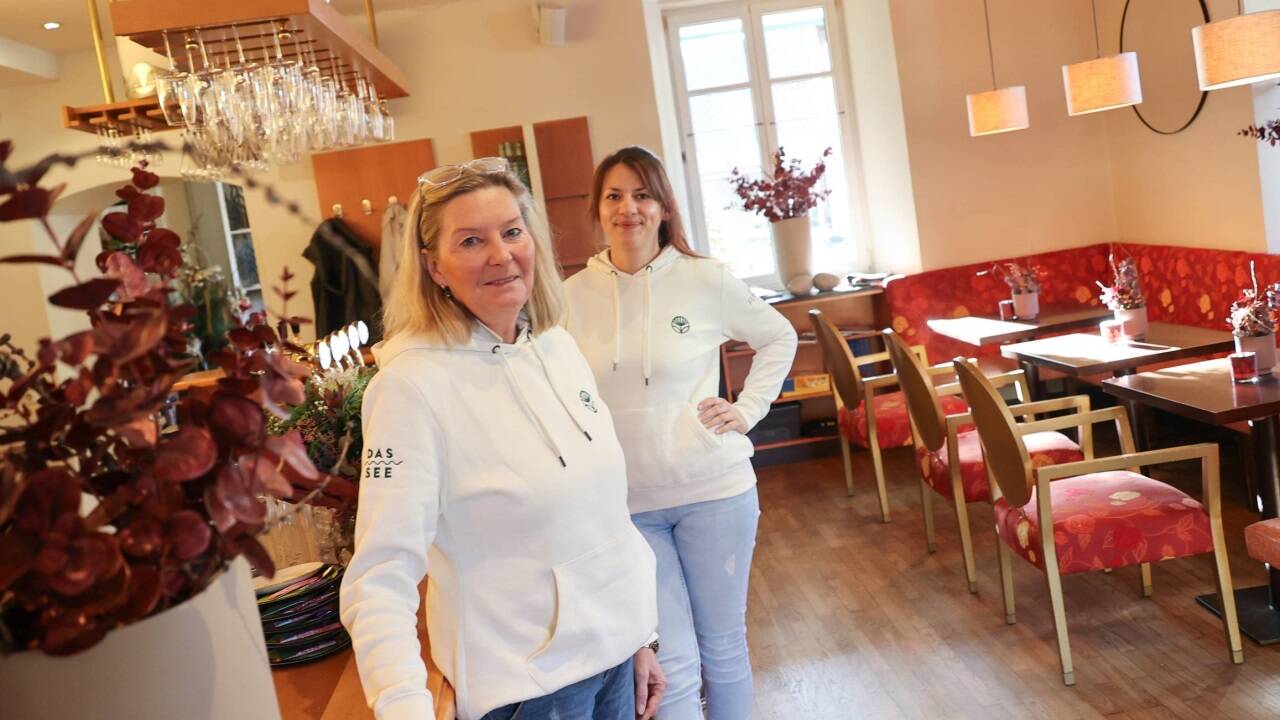 Andrea Braunstein und Corinna Kocher im wiederbelebten Café Flora.    