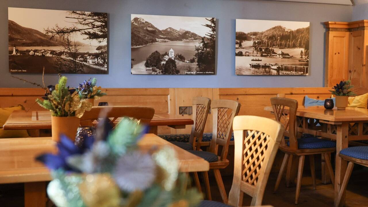 Gaststube im Café Flora. 