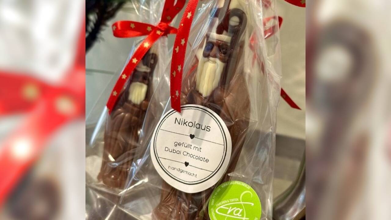 Schoko-Nikoläuse mit Dubai-Schokolade-Füllung. 