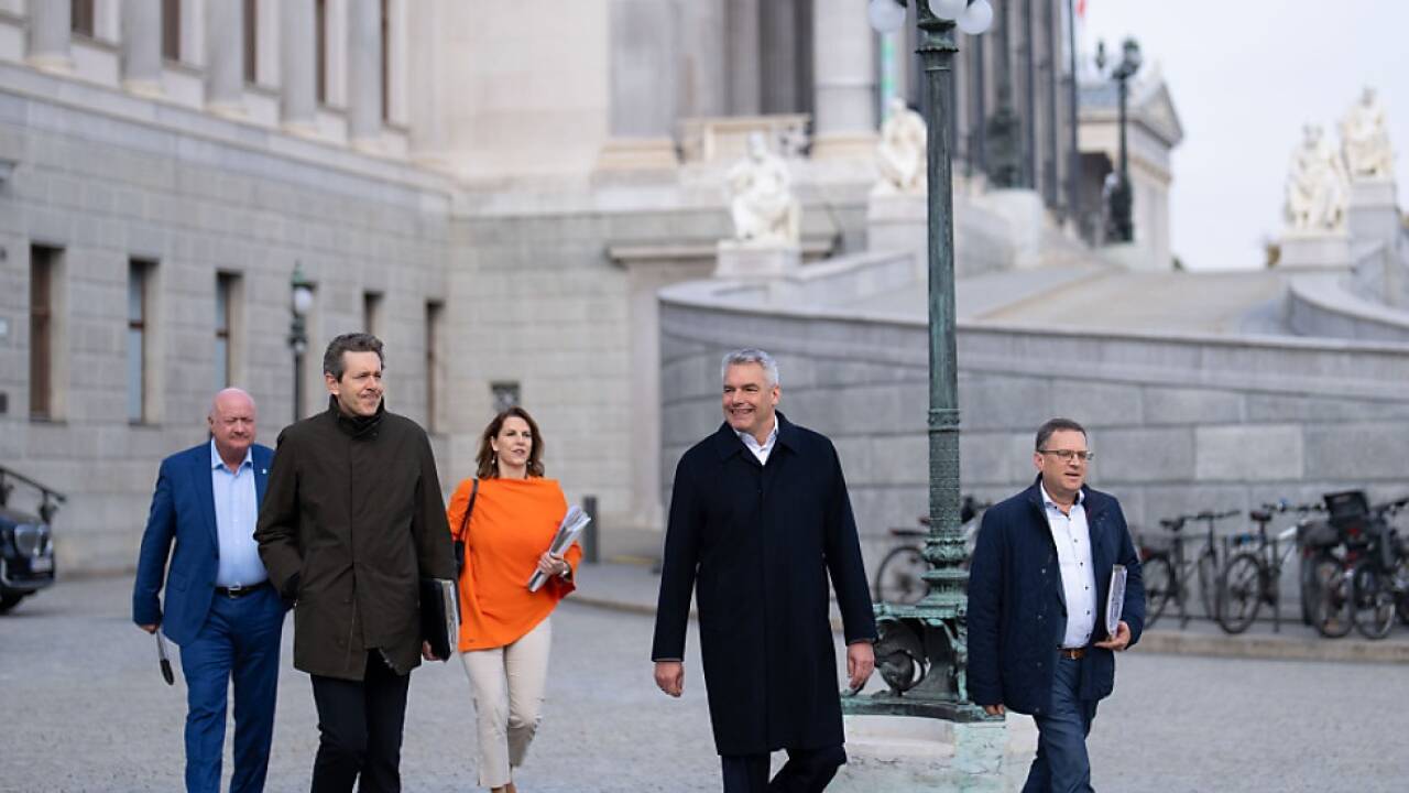 Das ÖVP-Team am Weg zu den Verhandlungen 