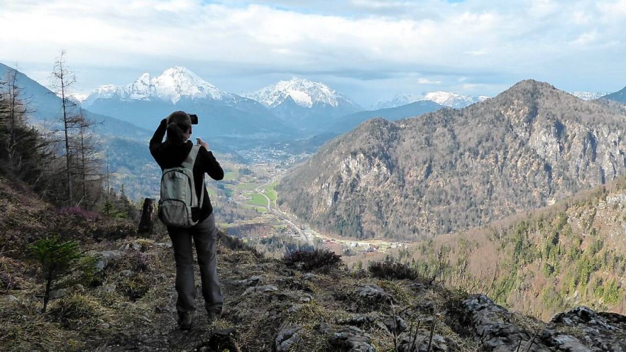 Die Blickachse von der Lerchecker Wand über Berchtesgaden zum Watzmann. 