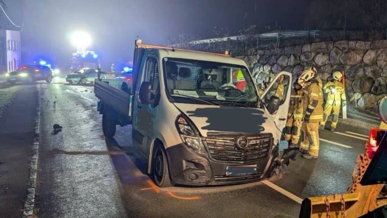 Die Feuerwehr führte die Aufräumarbeiten durch.  Die Feuerwehr führte die Aufräumarbeiten durch.