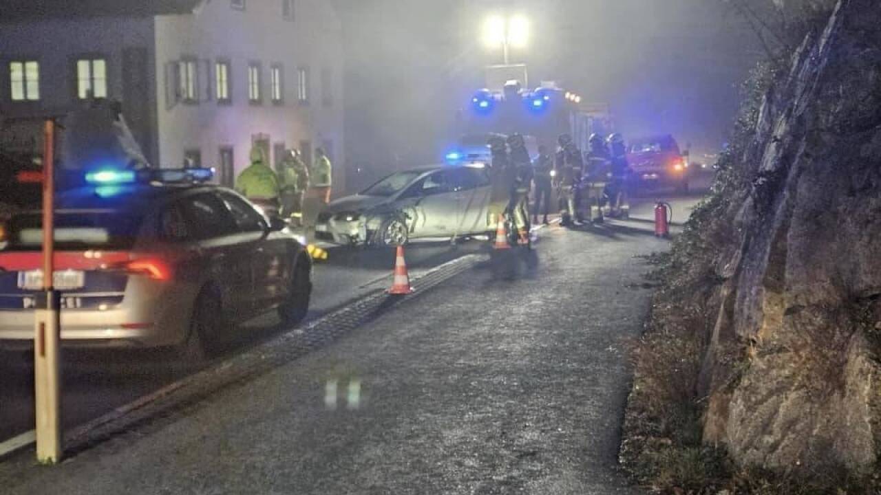 Beide Lenker wurden bei dem Unfall verletzt.  Beide Lenker wurden bei dem Unfall verletzt.