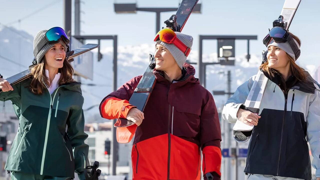 Die ÖBB bieten spezielle „Snow & Fun“-Packages für Skifans an, die mit dem Zug direkt in die Skiregionen anreisen wollen.  