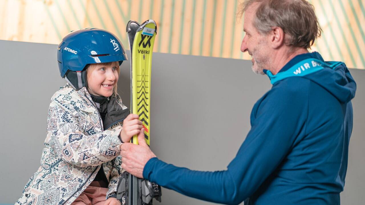 Der Skiverleih von Bründl Sports ist vor allem für Kinder und Familien praktisch. 