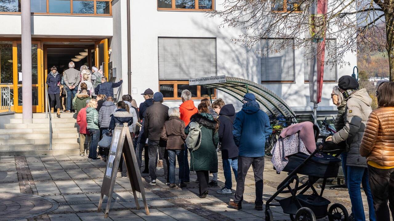 In Bergheim bildete sich vor dem Wahllokal eine lange Menschenschlange. 