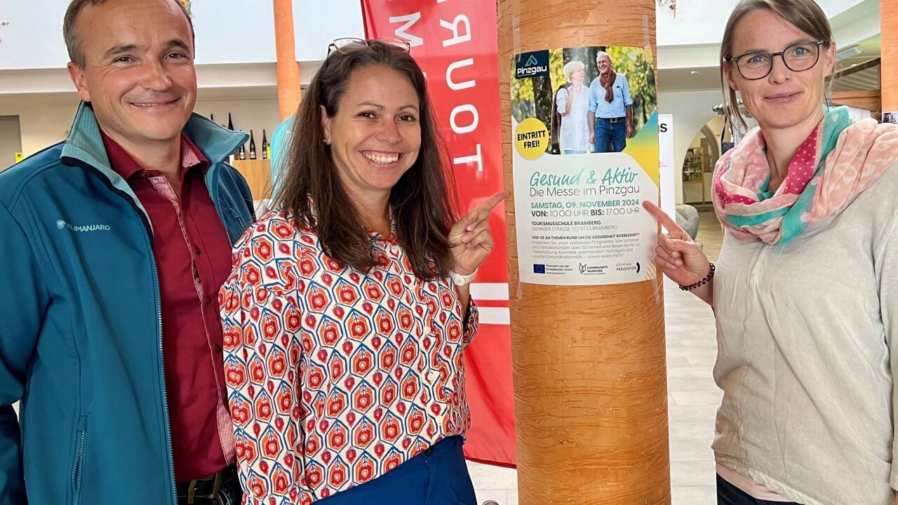 Christina Meilinger (2. von links, Community Nurse/ und Sozialkoordinatorin Oberpinzgau) mit Barbara Machreich-Zehentner (Regionalverband Oberpinzgau) und mit Brambergs Vizebürgermeister Georg Meilinger.     Christina Meilinger (2. von links, Community Nurse/ und Sozialkoordinatorin Oberpinzgau) mit Barbara Machreich-Zehentner (Regionalverband Oberpinzgau) und mit Brambergs Vizebürgermeister Georg Meilinger.
