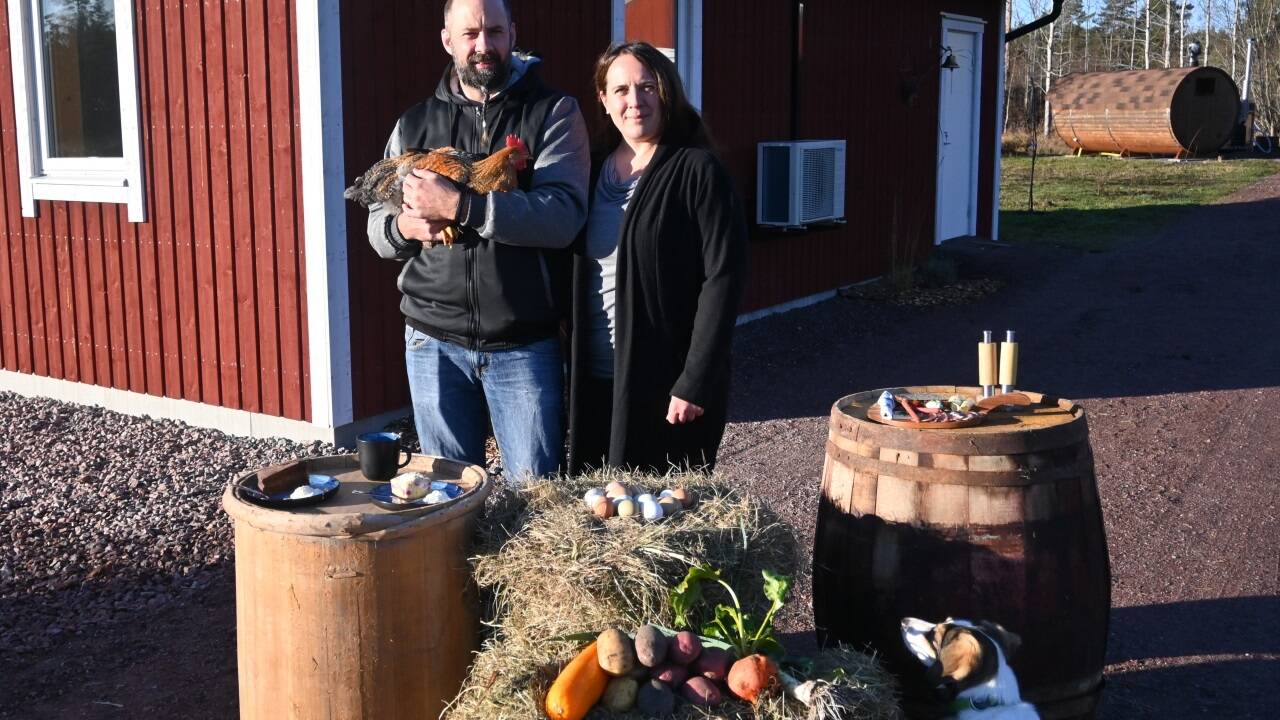 Ausgewandert: Martin und Bianca Schramm auf ihrem Bauernhof im schwedischen Österbybruk, eineinhalb Autostunden nördlich von Stockholm.  