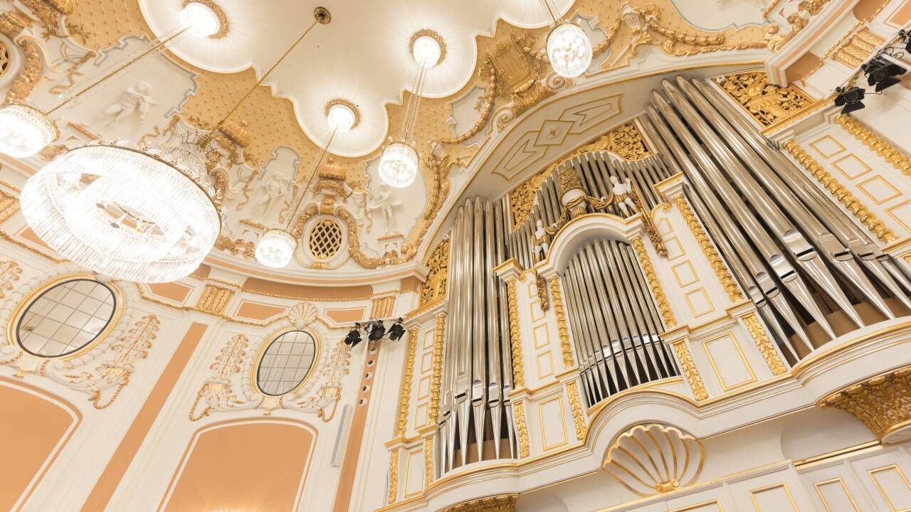 Der Organist Christian Schmitt spielt am Freitag und am Sonntag auf der „Propter-Homines-Orgel“. 