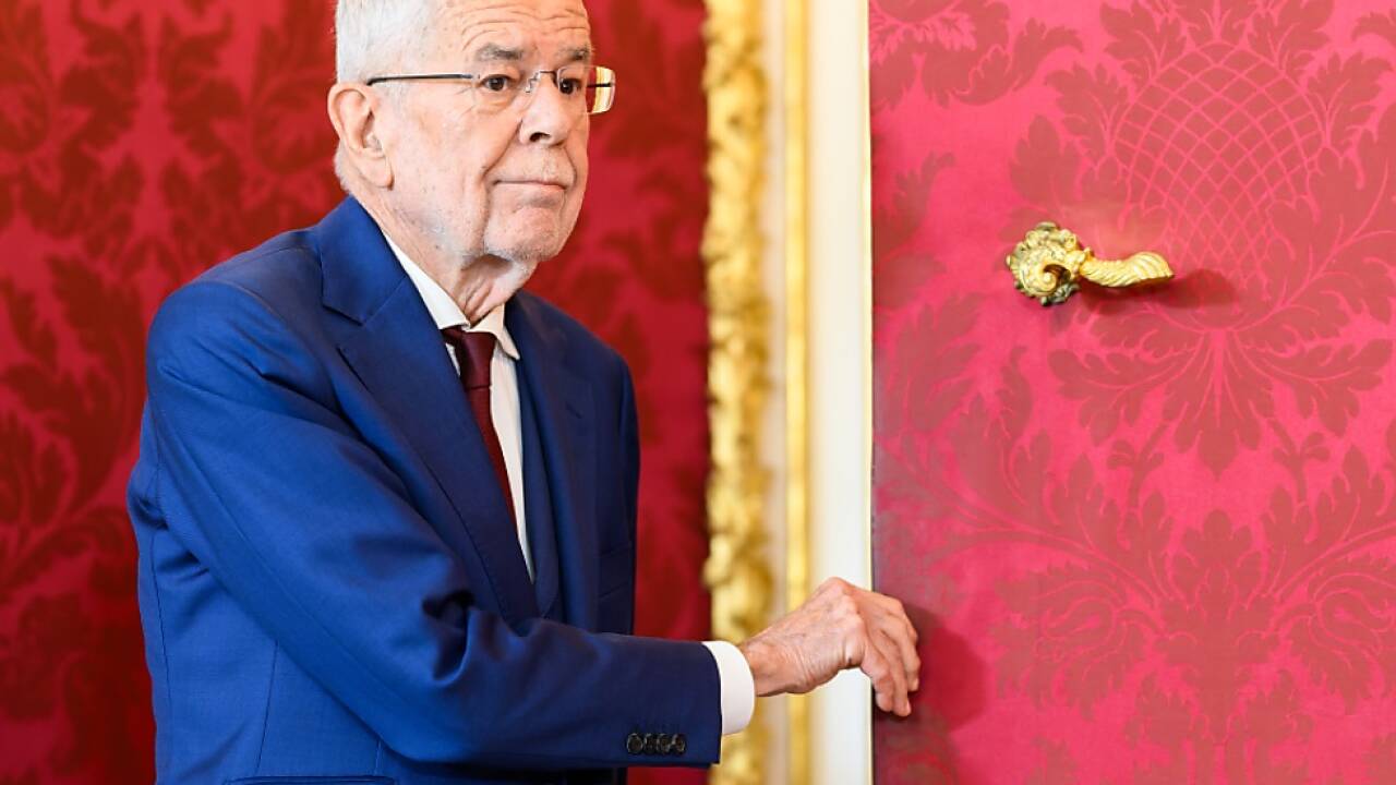 Van der Bellen erholt sich weiter von Bandscheiben-OP  Van der Bellen erholt sich weiter von Bandscheiben-OP
