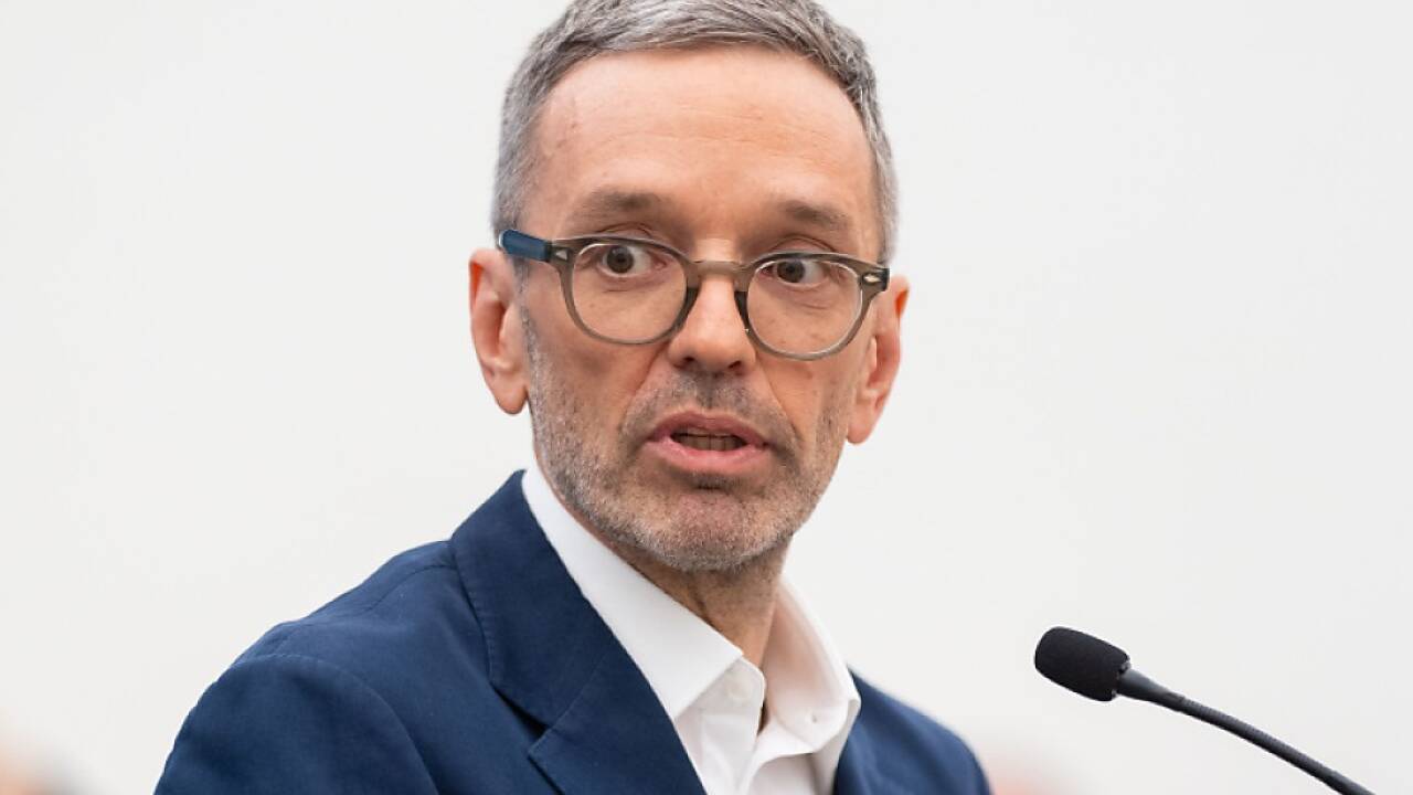 Kickl bei einem Statement im Rahmen seines Auftrittes im U-Ausschuss  Kickl bei einem Statement im Rahmen seines Auftrittes im U-Ausschuss
