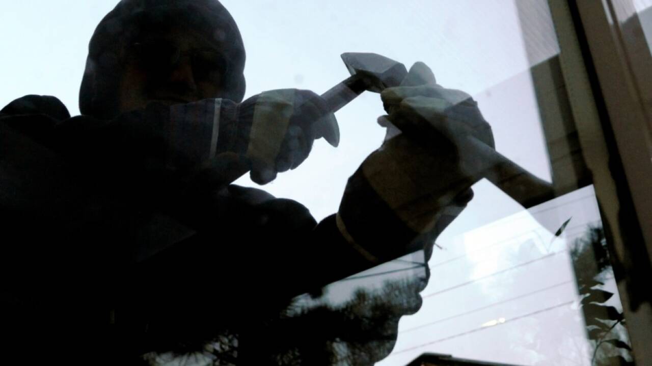 Unbekannte Täter brachen in ein Firmengebäude im Grödiger Ortsteil Glanegg ein (Symbolbild). Unbekannte Täter brachen in ein Firmengebäude im Grödiger Ortsteil Glanegg ein (Symbolbild).