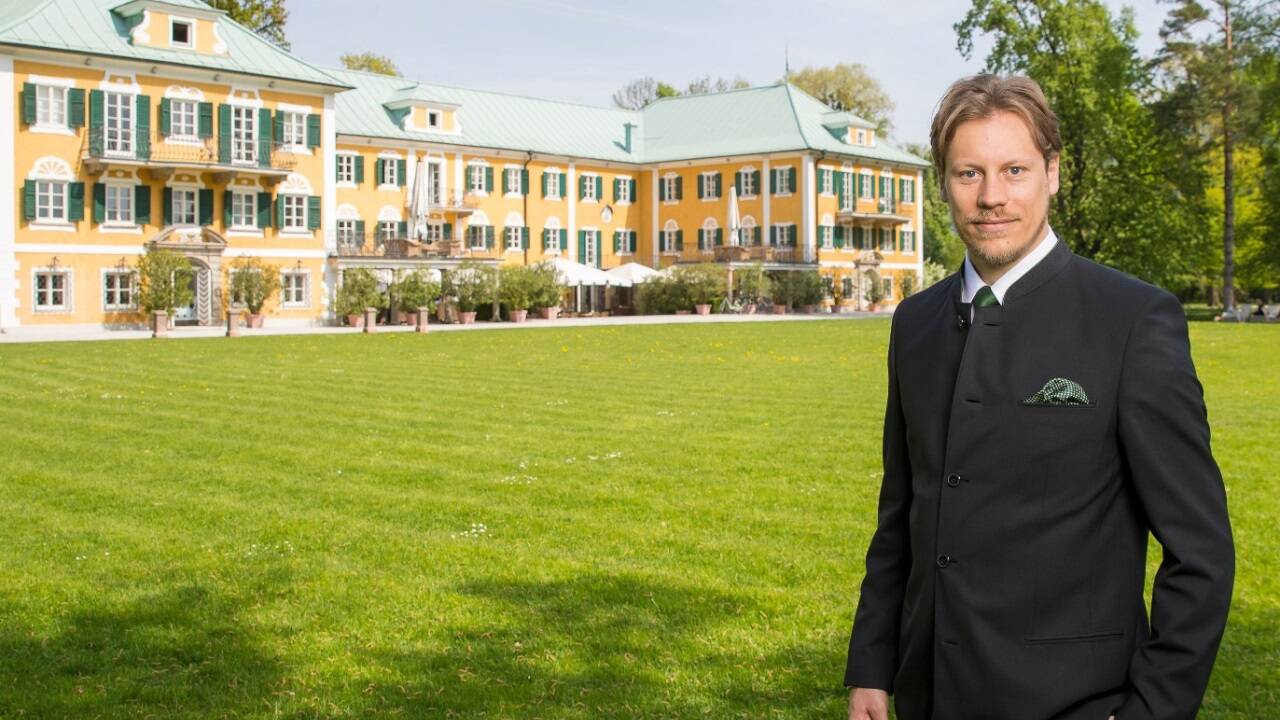 Gössl-Geschäftsführer Maximilian Gössl vor dem Gwandhaus in Salzburg, noch der Sitz des Unternehmens. Gössl-Geschäftsführer Maximilian Gössl vor dem Gwandhaus in Salzburg, noch der Sitz des Unternehmens.