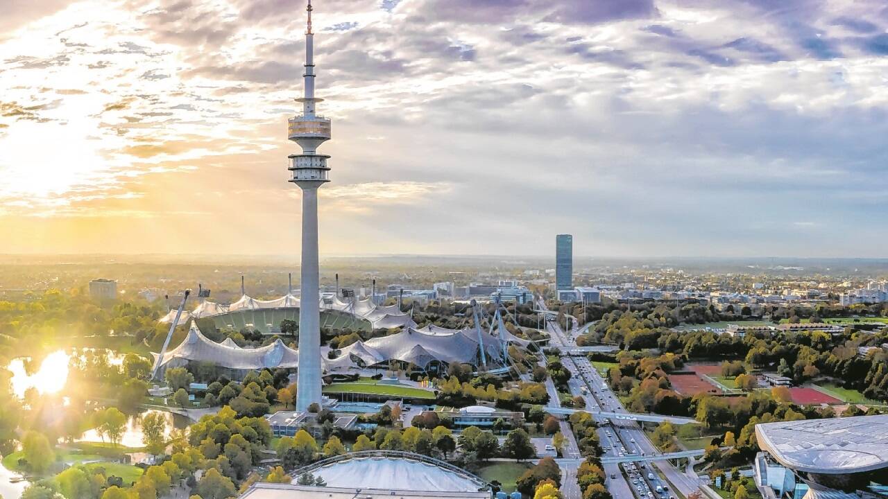 Rund um München ist eine Metropolregion mit 6,2 Millionen Einwohnern. Salzburg und München sind korrespondierende Immobilienmärkte.   Rund um München ist eine Metropolregion mit 6,2 Millionen Einwohnern. Salzburg und München sind korrespondierende Immobilienmärkte.