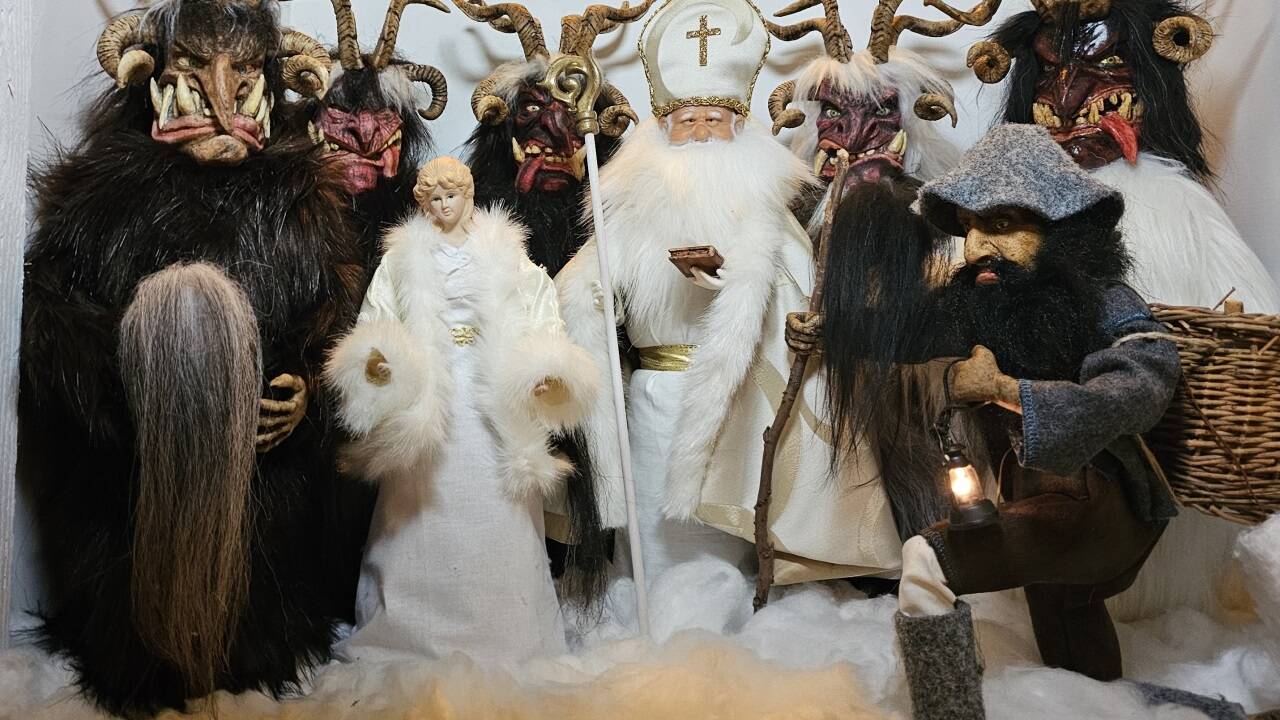 Die Mini-Krampus-Krippe war der Blickfang.  Die Mini-Krampus-Krippe war der Blickfang.