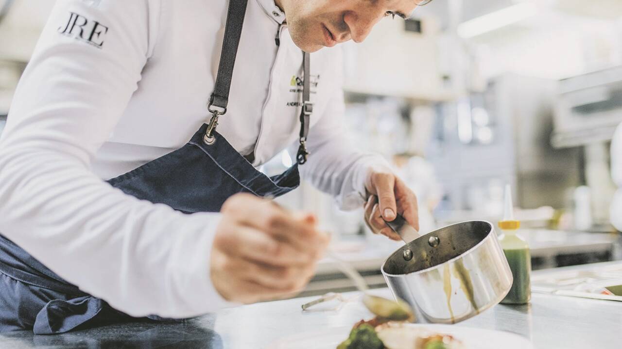 Küchenchef Andreas Herbst im Hotel Riederalm in Leogang. 