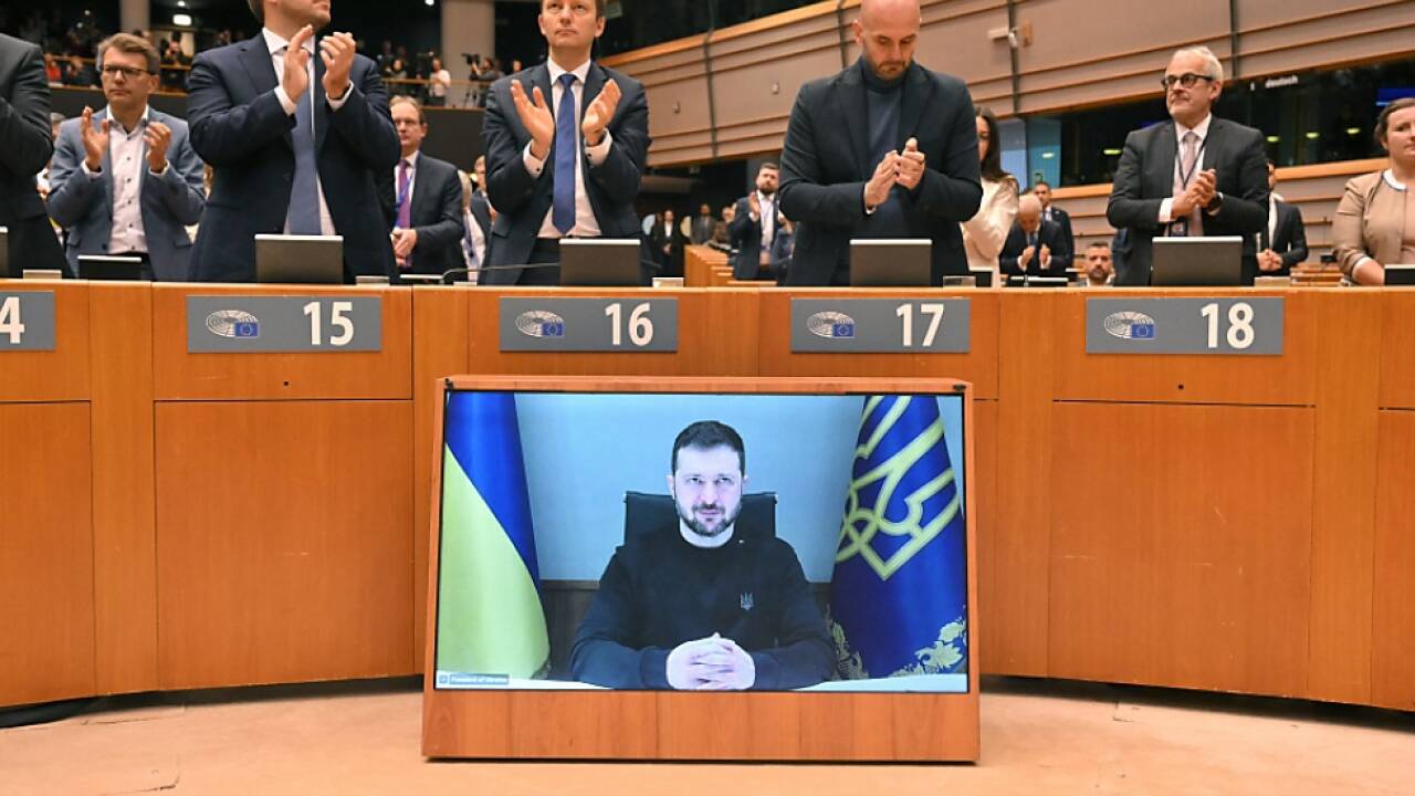 Standing Ovation für Selenskyj im EU-Parlament 