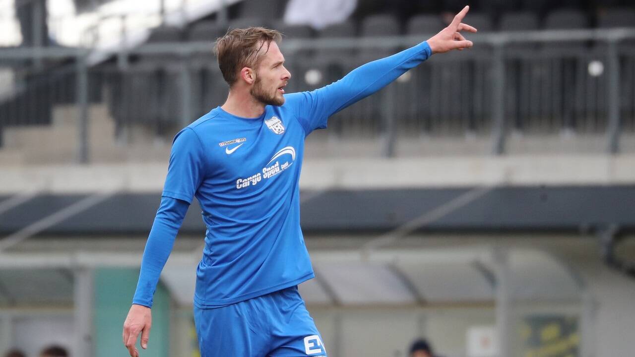 Mario Lürzer wird von zwei Salzburg-Ligisten gejagt.  