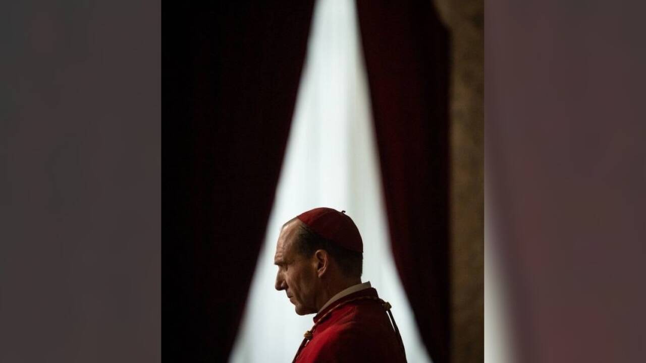 Bilder zum Film „Konklave“.  Bilder zum Film „Konklave“.