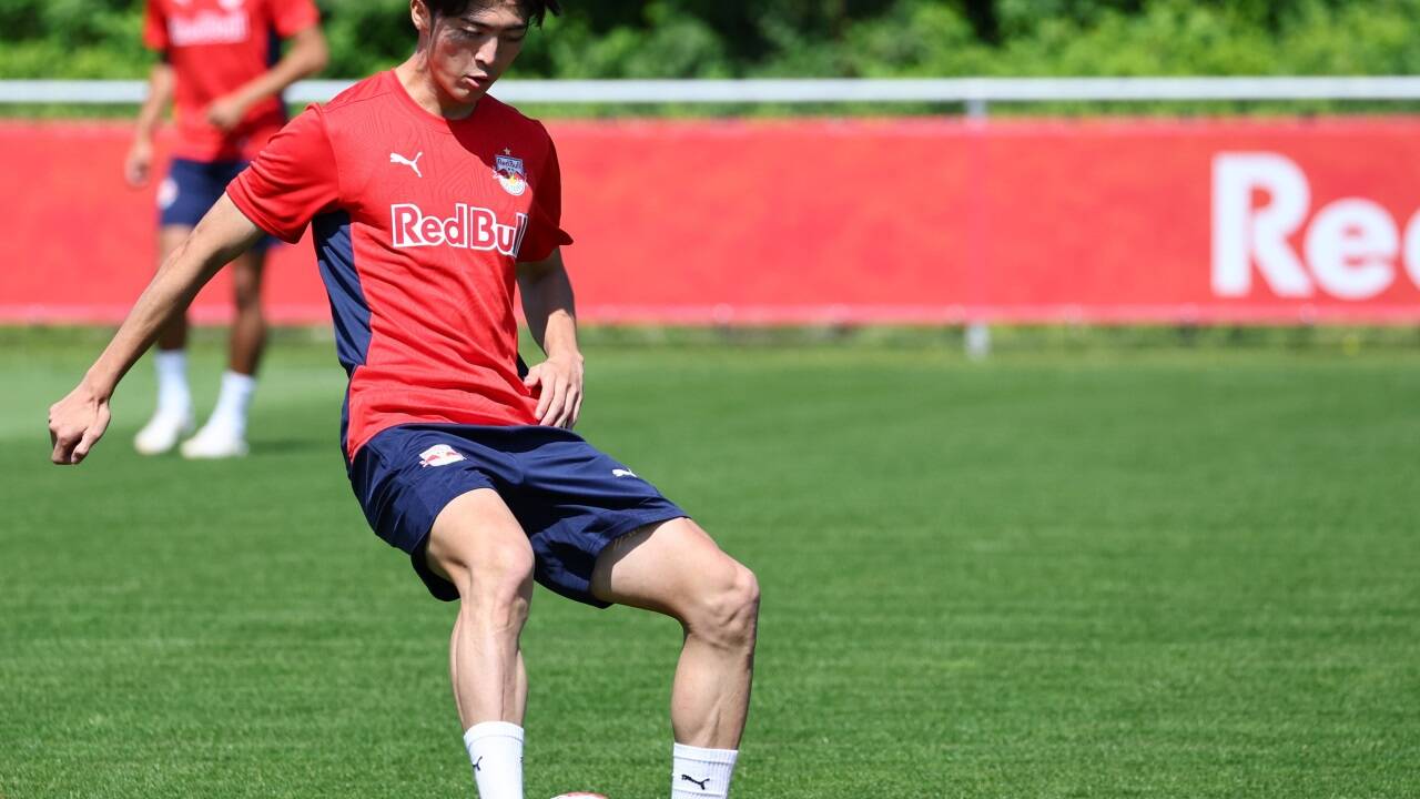 Nach langer Verletzungspause ist Kawamura bereit für sein Debüt.  Nach langer Verletzungspause ist Kawamura bereit für sein Debüt.