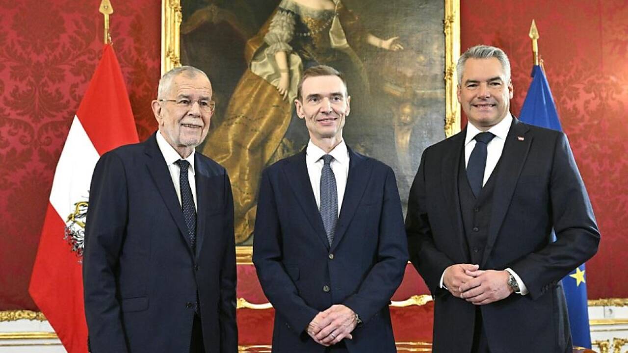 Präsident Van der Bellen, der neue Finanzminister Mayr und Nehammer  Präsident Van der Bellen, der neue Finanzminister Mayr und Nehammer