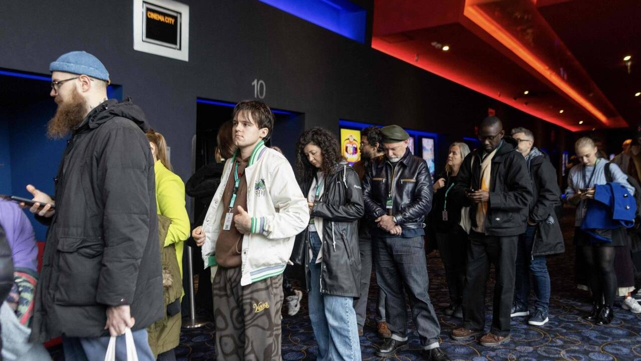 Großer Andrang zur Premiere.  Großer Andrang zur Premiere.