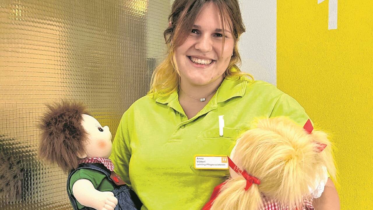 Anna Vötterl arbeitet u. a. mit Empathiepuppe, einem therapeutischen Hilfsmittel bei Demenz und Alzheimer. Anna Vötterl arbeitet u. a. mit Empathiepuppe, einem therapeutischen Hilfsmittel bei Demenz und Alzheimer.