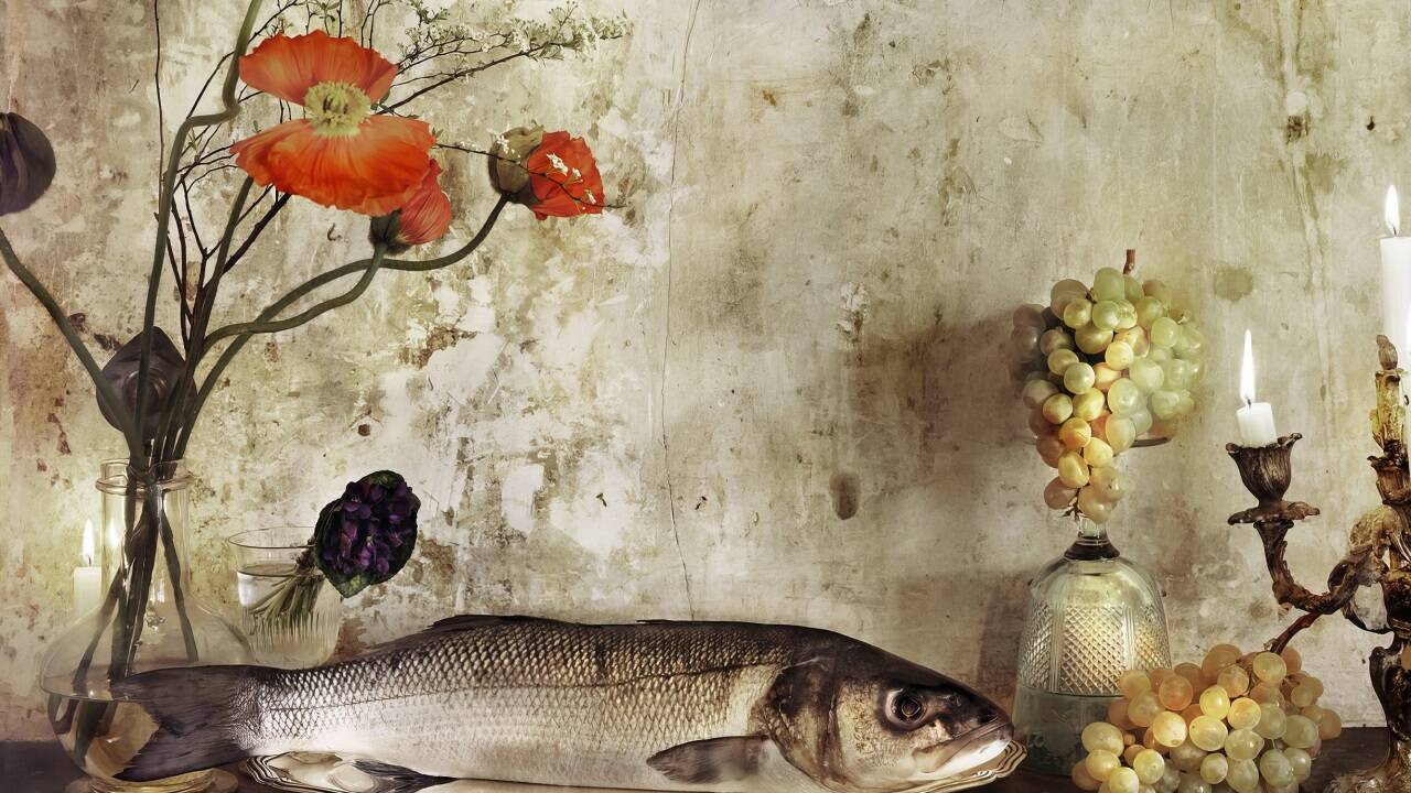 Auch mit den Vanitas-Bildern barocker Meister setzt sich Fotografin Vera Mercer auseinander. Dieses Bild trägt den Titel „Bass“ (dt.: Wolfsbarsch). 