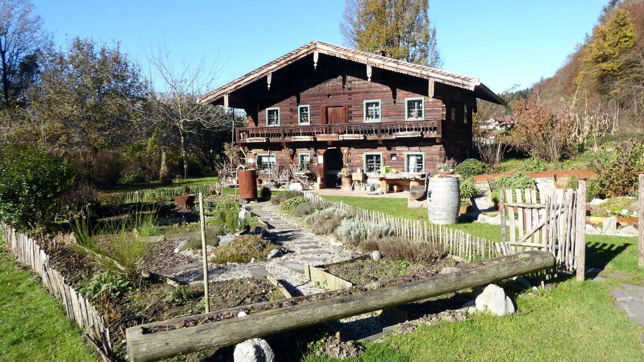 Das 500 Jahre alte Bauernhaus aus dem Innviertel wurde neben dem Restaurant Kellerbauer wieder aufgebaut.  