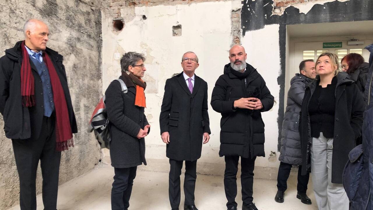 Baustellenführung am Donnerstag in der künftigen Orangerie.  