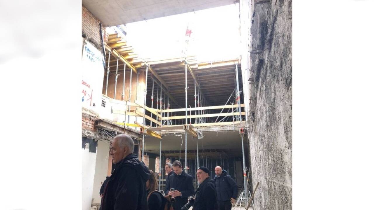 Baustellenführung am Donnerstag in der künftigen Orangerie.  
