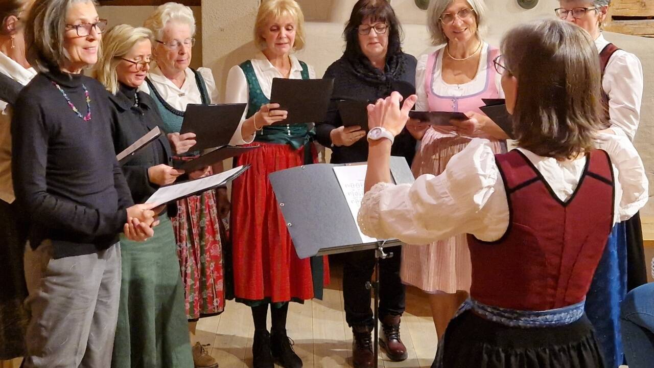 Der kfb Chor Neukirchen umrahmte den Nachmittag musikalisch. 