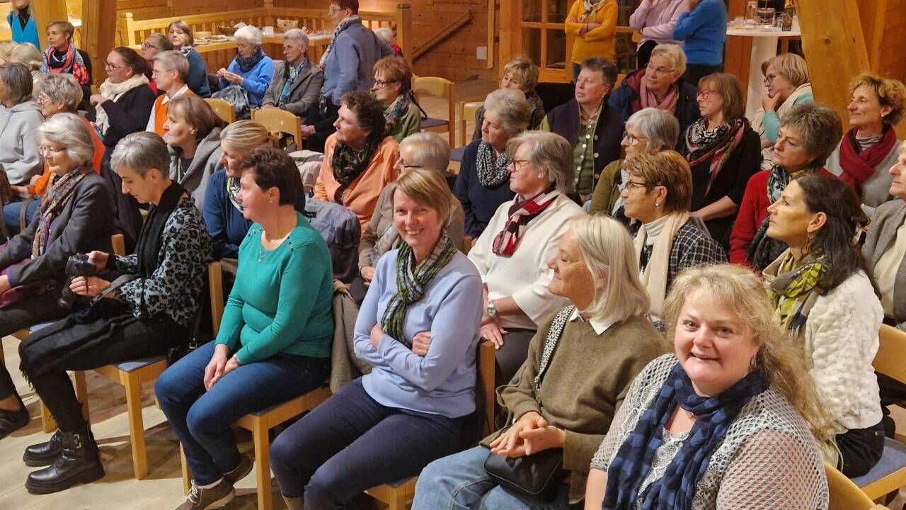 Input, Austausch und gemütliches Beisammensein beim 1. Oberpinzgauer Frauensalon. 