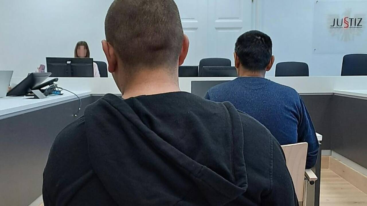 Vater und Sohn in Linz vor Gericht 