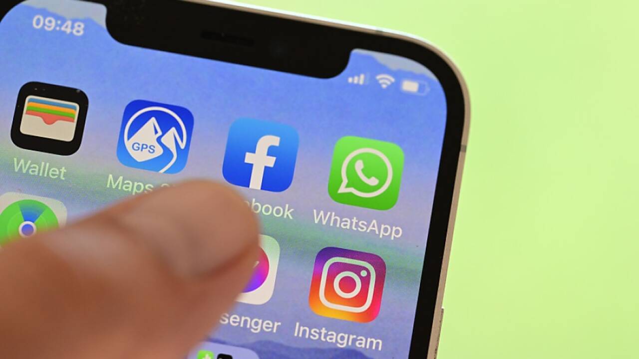 Schulen sollten die Handynutzung regeln, empfiehlt das Ministerium 