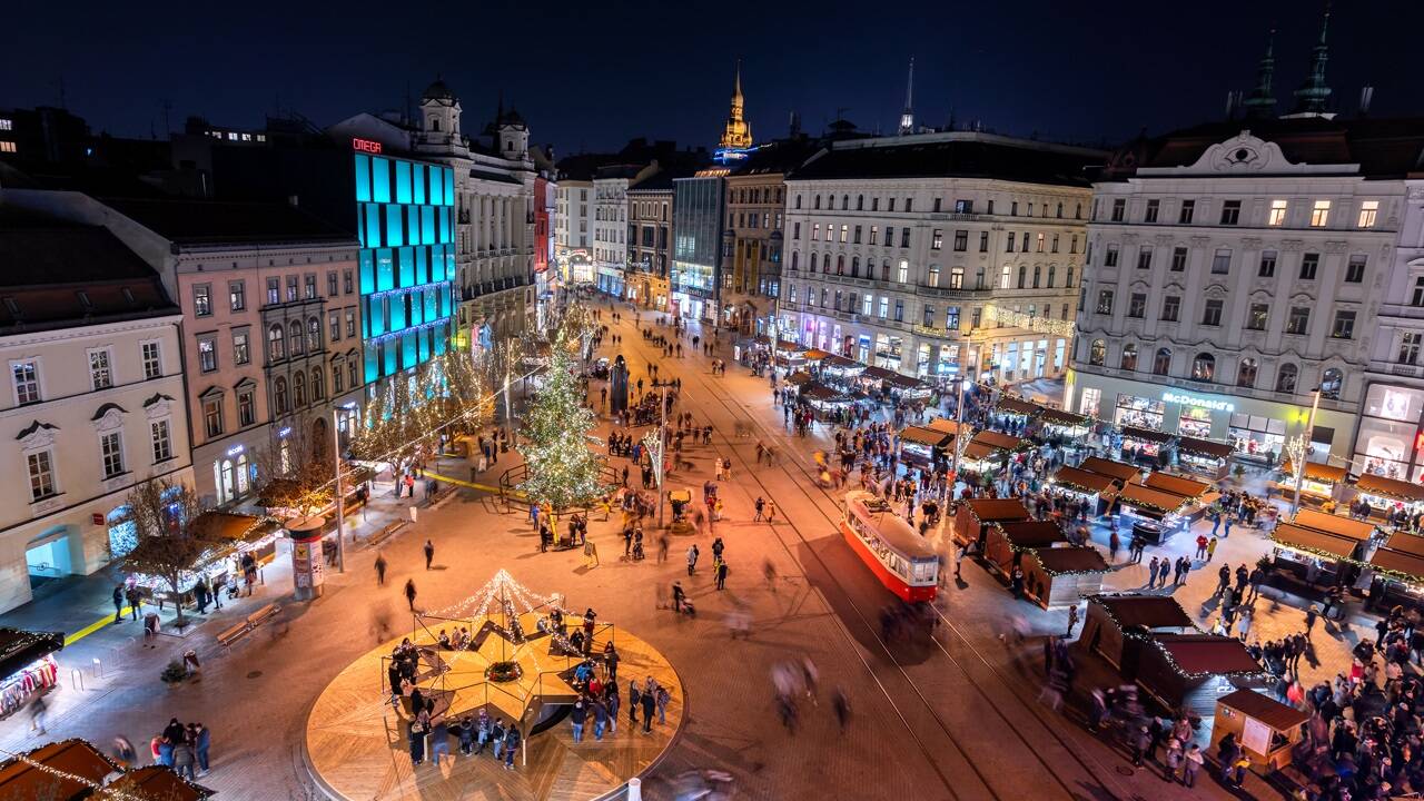 Der Brünner Freiheitsplatz ist in Lichterglanz und Adventstimmung getaucht. Der Brünner Freiheitsplatz ist in Lichterglanz und Adventstimmung getaucht.