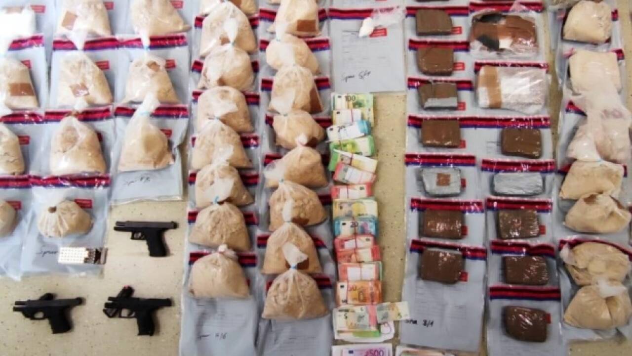 In Österreich wurden im Juni 2021 im Rahmen der „Operation Achilles“ 67 Hausdurchsuchungen durchgeführt und 81 Personen festgenommen. Nach zahlreichen rechtskräftigen Urteilen ist jetzt umstritten   In Österreich wurden im Juni 2021 im Rahmen der „Operation Achilles“ 67 Hausdurchsuchungen durchgeführt und 81 Personen festgenommen. Nach zahlreichen rechtskräftigen Urteilen ist jetzt umstritten