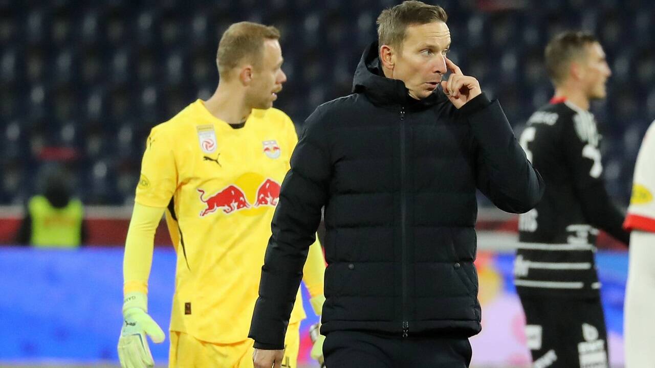 Salzburg-Trainer Pepijn Lijnders gerät immer mehr unter Druck.   Salzburg-Trainer Pepijn Lijnders gerät immer mehr unter Druck.