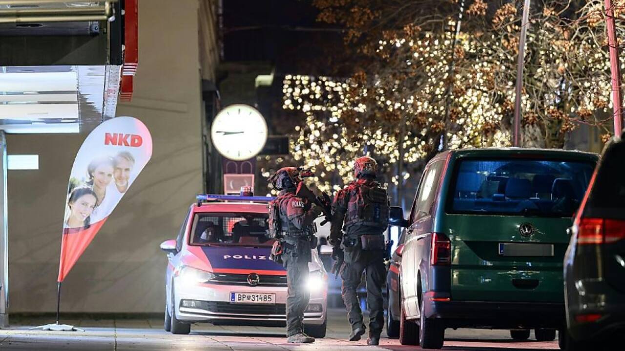 Die Polizei stand am Montagabend in Wiener Neustadt im Großeinsatz  Die Polizei stand am Montagabend in Wiener Neustadt im Großeinsatz